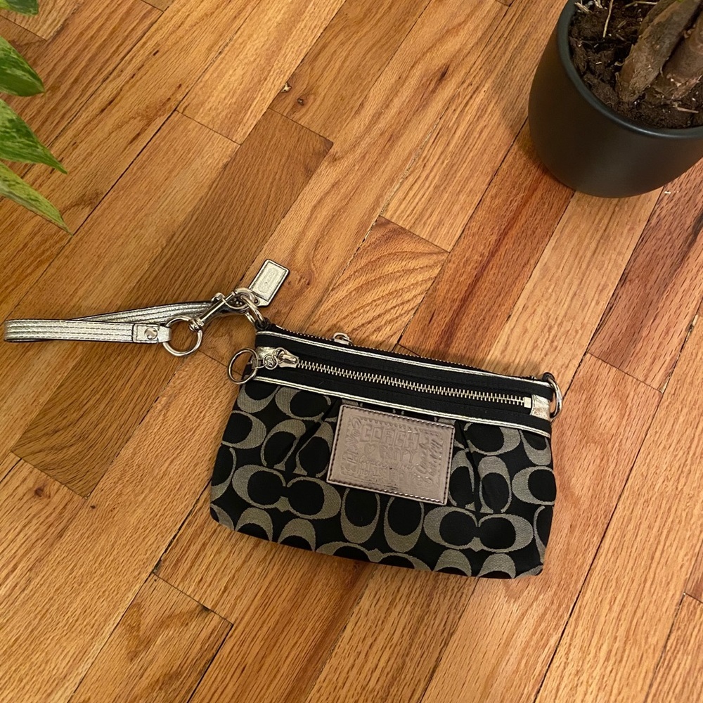 Coach Poppy wristlet